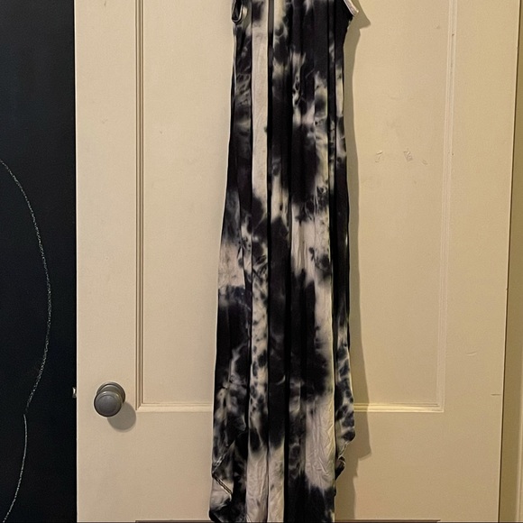 New with tags. Juniors Med dress. Tie dye print - Picture 4 of 4